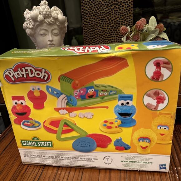 New Sesame Street Play-Doh Shape ‘n Play Friends Elmo Cookie Monster Walmart Exc - Picture 2 of 7